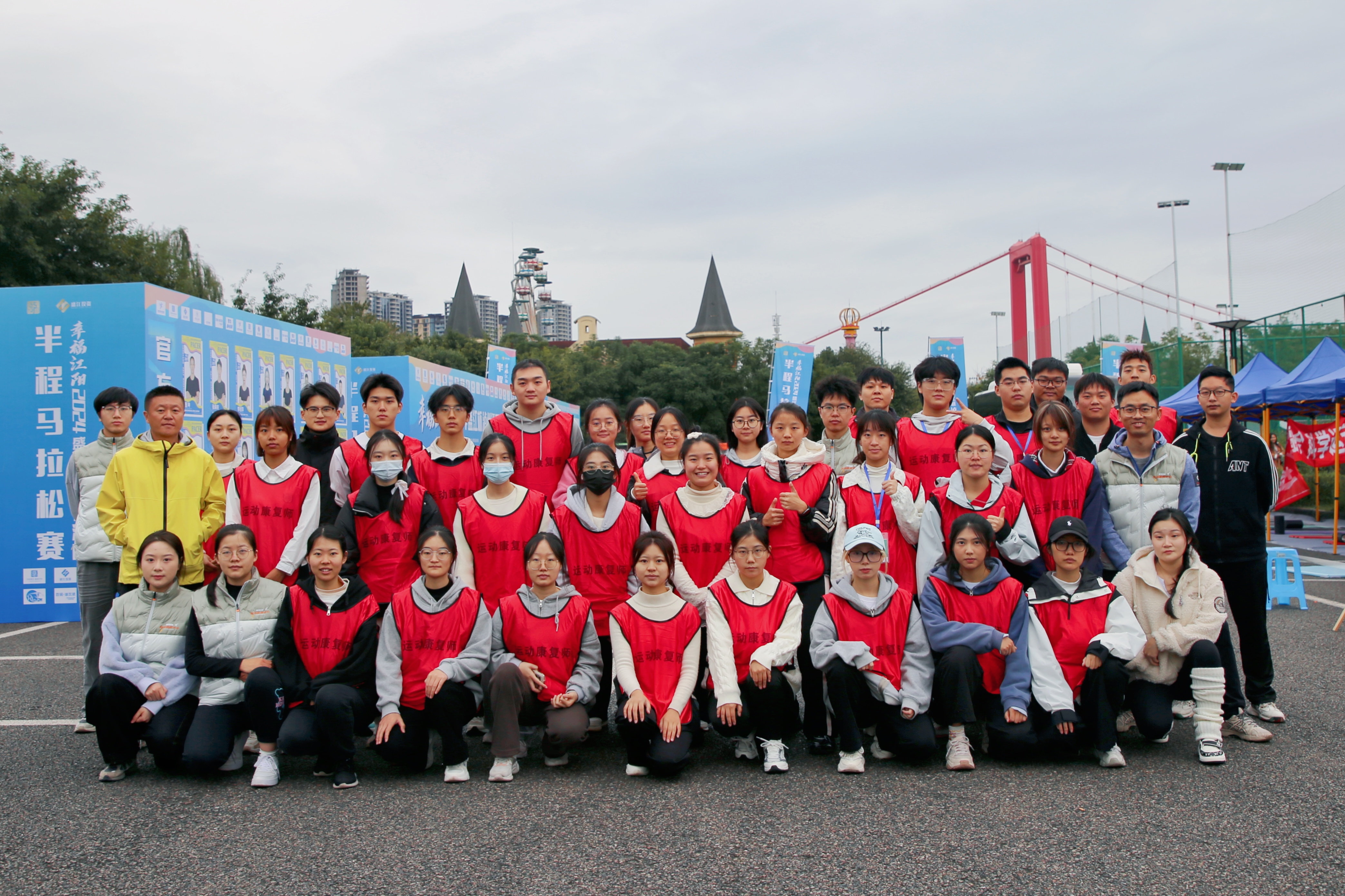 守護(hù)跑者健康，為運(yùn)動添彩——西南醫(yī)投運(yùn)動健康中心助力瀘州江陽半程馬拉松賽